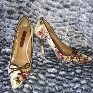 Newport News: Pointed Floral Heels
